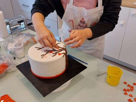 סדנת עיצוב עוגה מבצק סוכר זוגית (24)