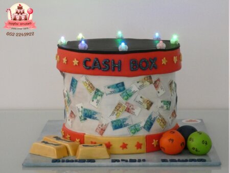 עוגה בצורת cash box
