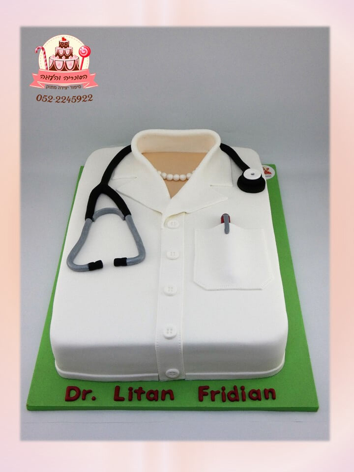 עוגת יום הולדת למבוגרים: עוגה בצורת חלוק רופאה ואביזרים
