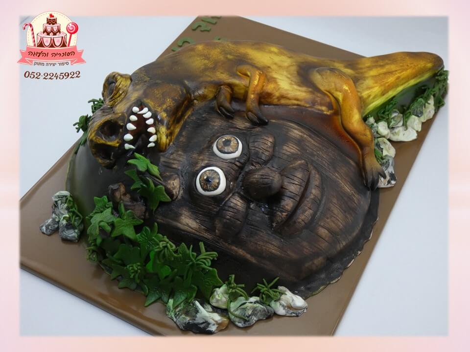 עוגה מעוצבת דו מיימדי דינוזאור והעץ המדבר מרוי בויי